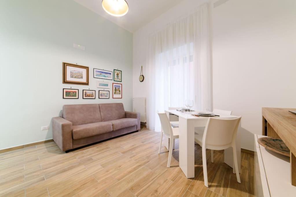 Stazione Treni - Wi-Fi & Netflix Cozy Space Apartment ซาแลร์โน ภายนอก รูปภาพ
