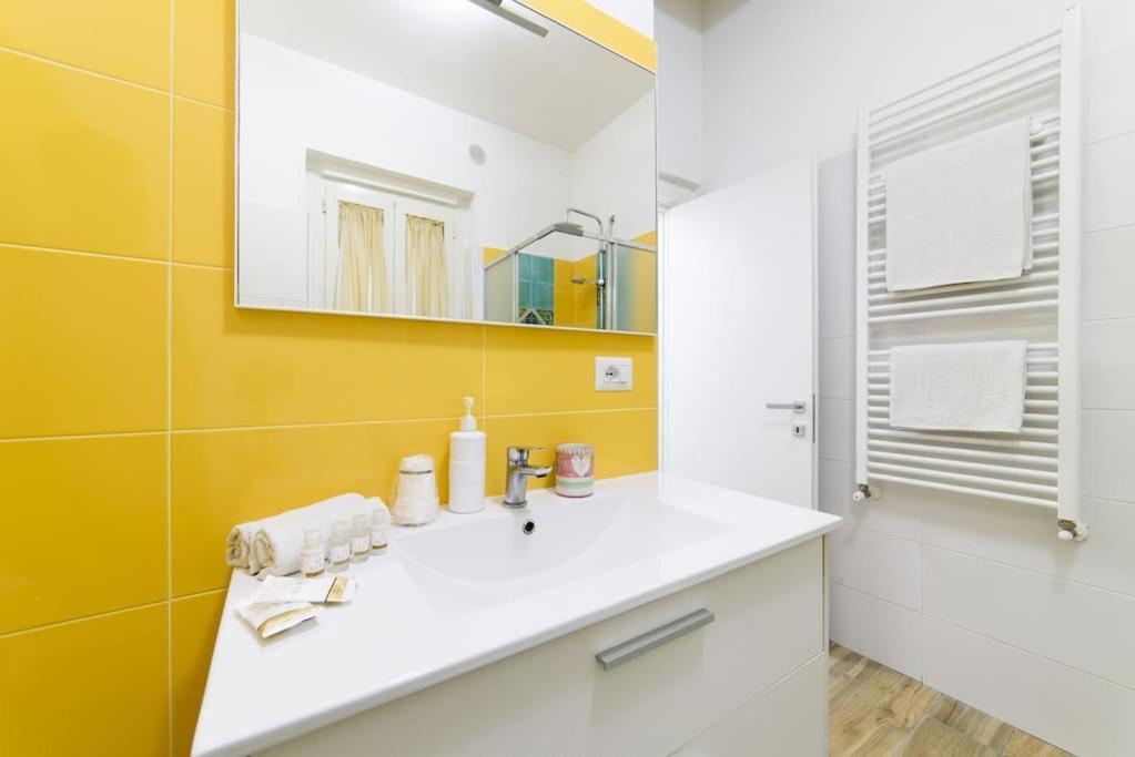 Stazione Treni - Wi-Fi & Netflix Cozy Space Apartment ซาแลร์โน ภายนอก รูปภาพ