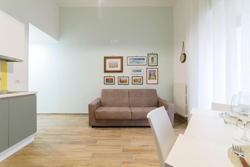 Stazione Treni - Wi-Fi & Netflix Cozy Space Apartment ซาแลร์โน ภายนอก รูปภาพ