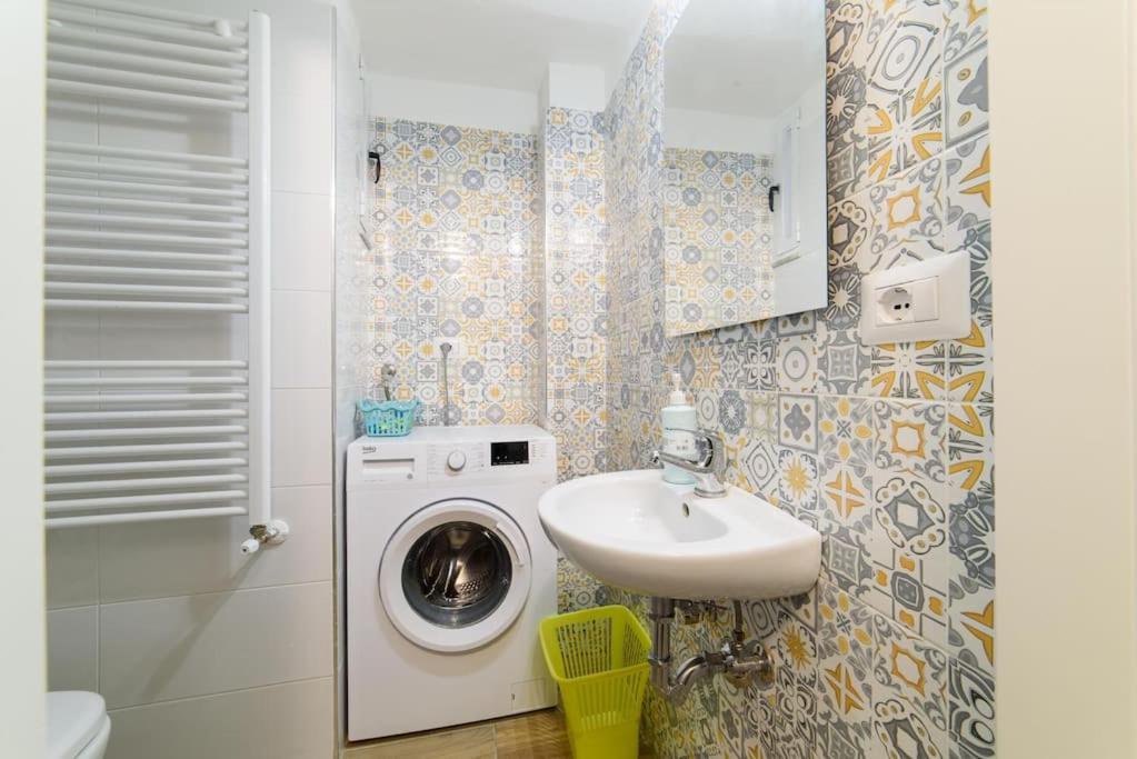 Stazione Treni - Wi-Fi & Netflix Cozy Space Apartment ซาแลร์โน ภายนอก รูปภาพ